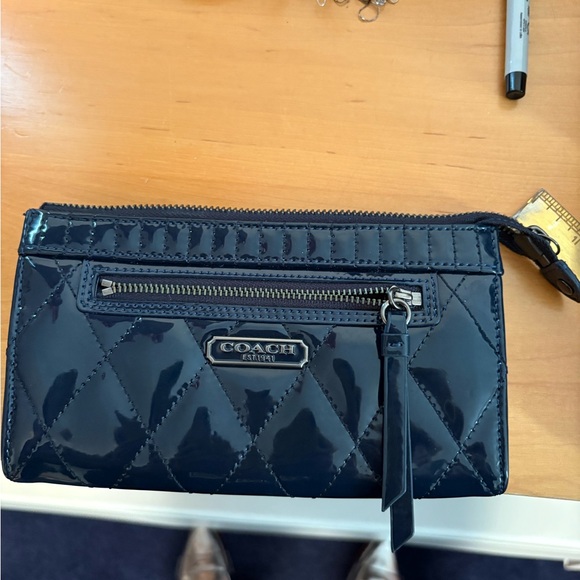 Coach Quilted patent leather zip Wristlet wallet navy/black fits sm iPhone - Picture 2 of 6